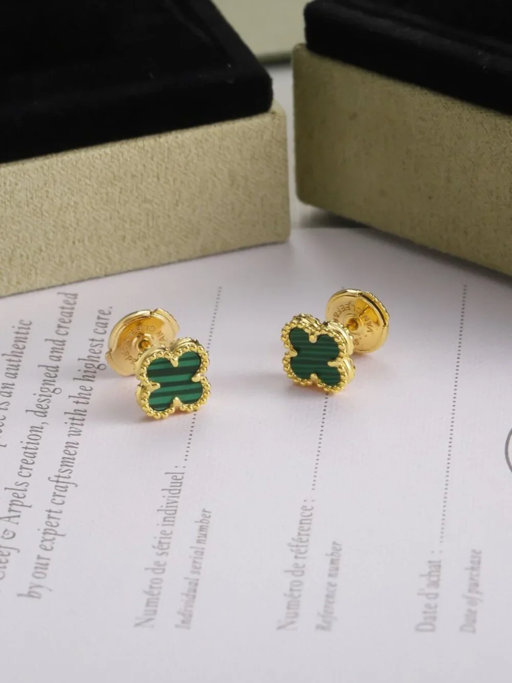 ☺️Van Cleef & Arpels☺️ green stud earrings